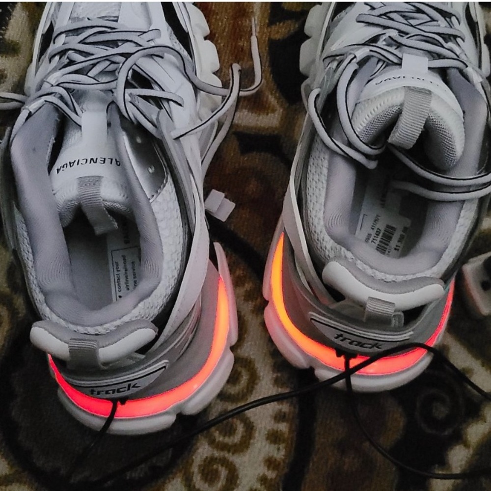 Balenciaga Track LED
Gray